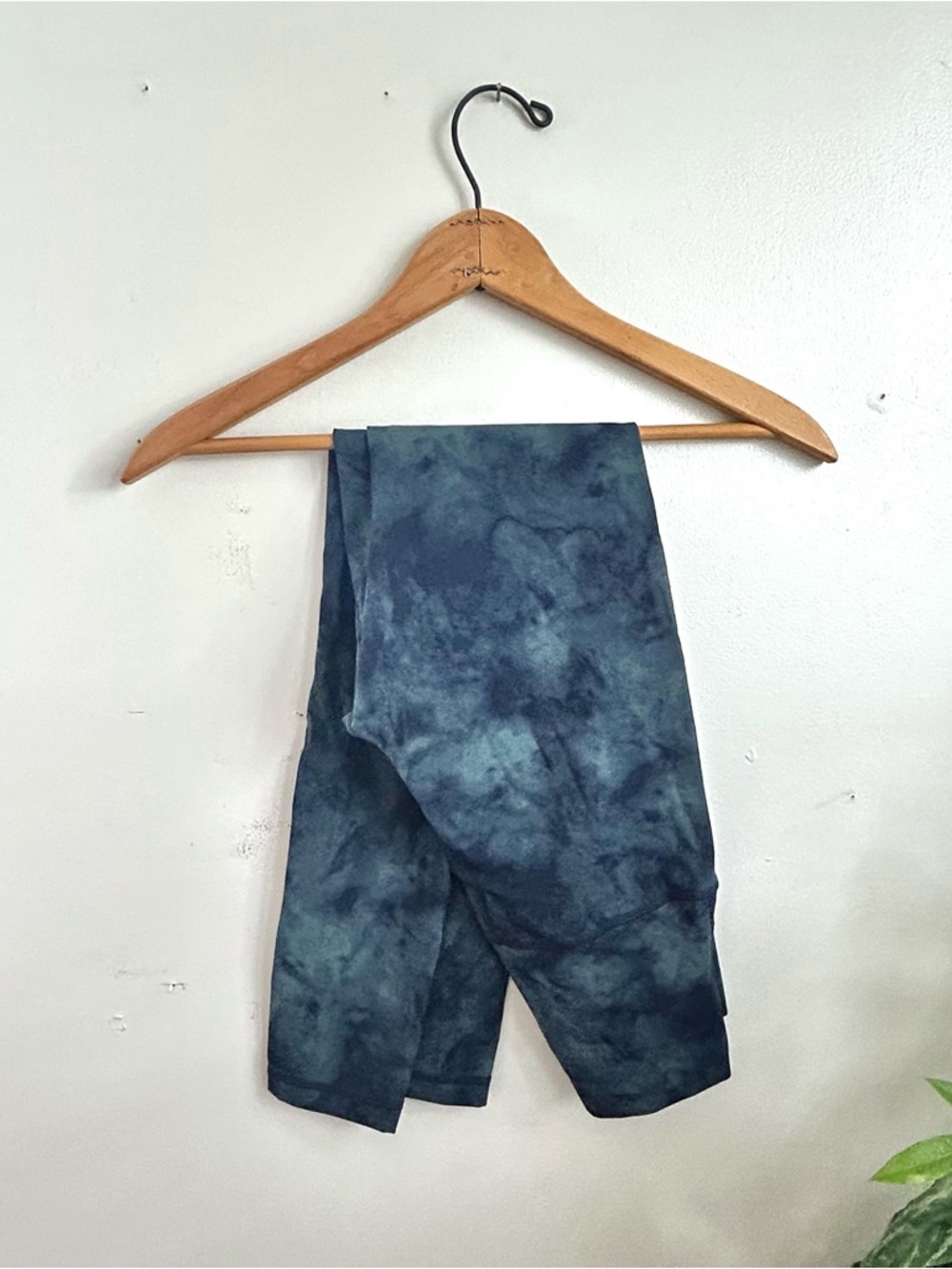 manduka Teal-Blue Tie-Dye Yoga Leggings